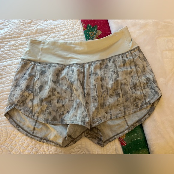Gray Patterned Lululemon Speed Up Shorts - Picture 1 of 3